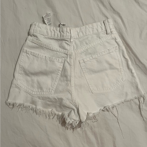 zara high rise white denim shorts - Picture 3 of 3